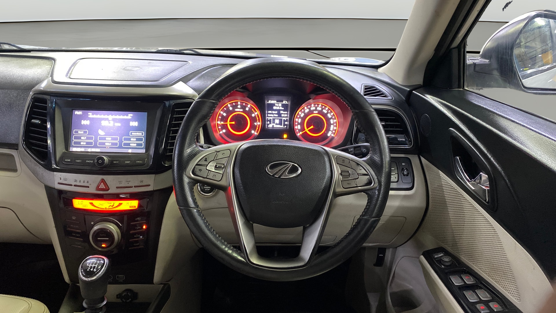 View 2019 Mahindra XUV300 W4 Petrol BS IV Image 14 Used 2019 Mahindra XUV300 W4 Petrol BS IV Image 14