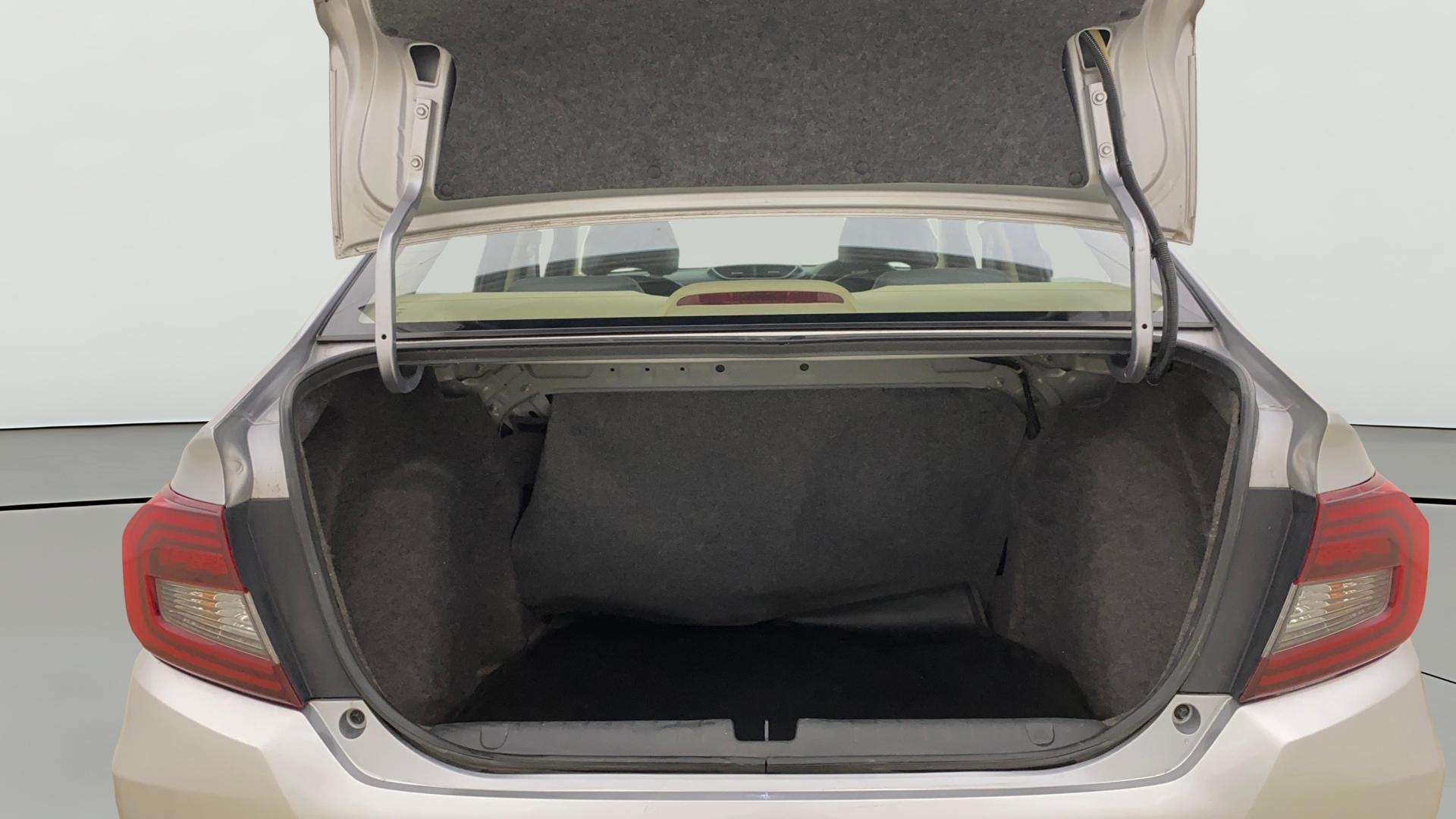 View 2023 Honda Amaze E MT Petrol BS IV Image 38 Used 2023 Honda Amaze E MT Petrol BS IV Image 38