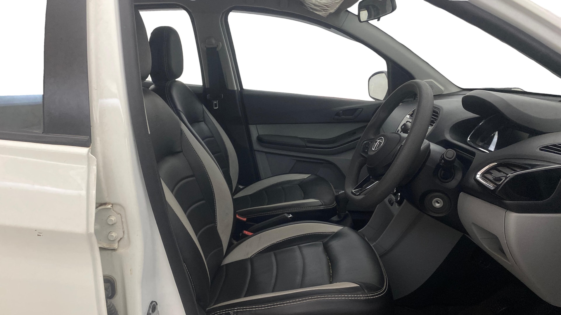 View 2022 Tata Tiago Revotorq XB Image 25 Used 2022 Tata Tiago Revotorq XB Image 25