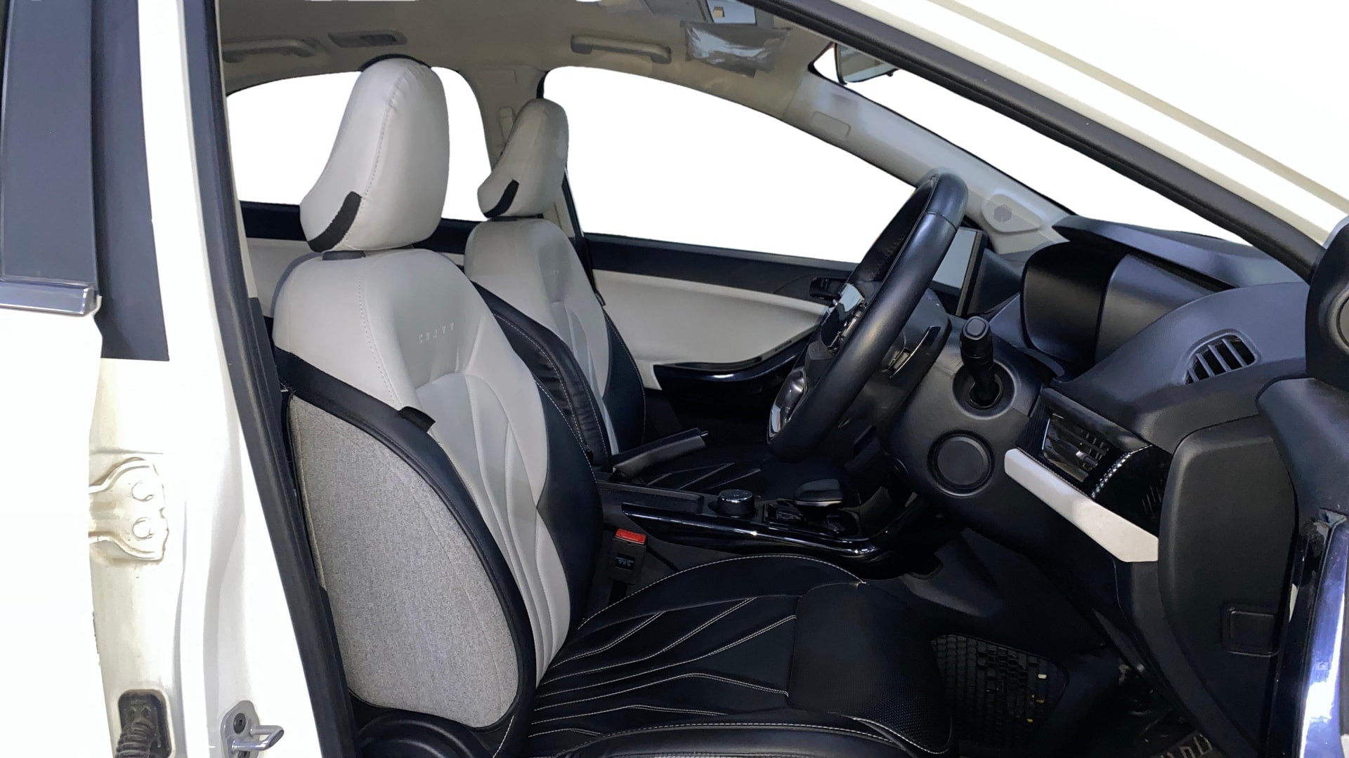 View 2025 Tata Curvv Smart 1.2 Revotron Petrol 6MT Image 27 Used 2025 Tata Curvv Smart 1.2 Revotron Petrol 6MT Image 27