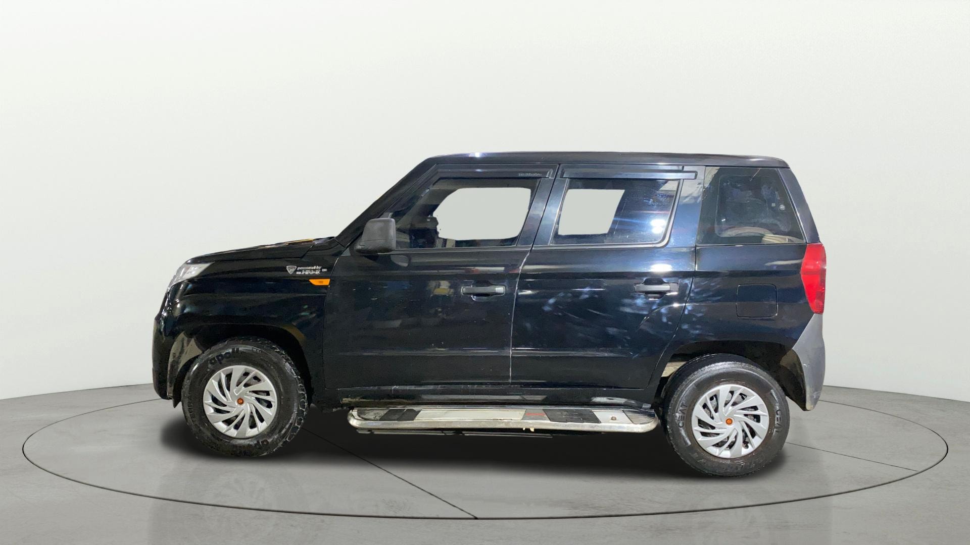 View 2017 Mahindra TUV300 T4 Image 5 Used 2017 Mahindra TUV300 T4 Image 5