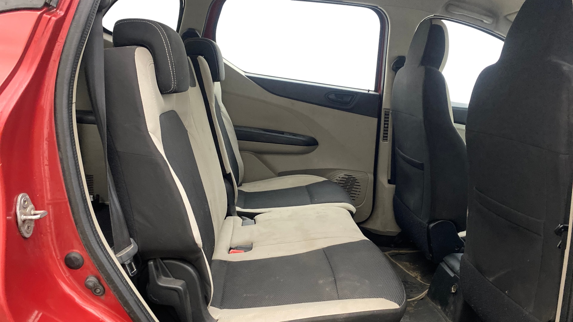 View 2019 Renault Triber RXT Image 28 Used 2019 Renault Triber RXT Image 28