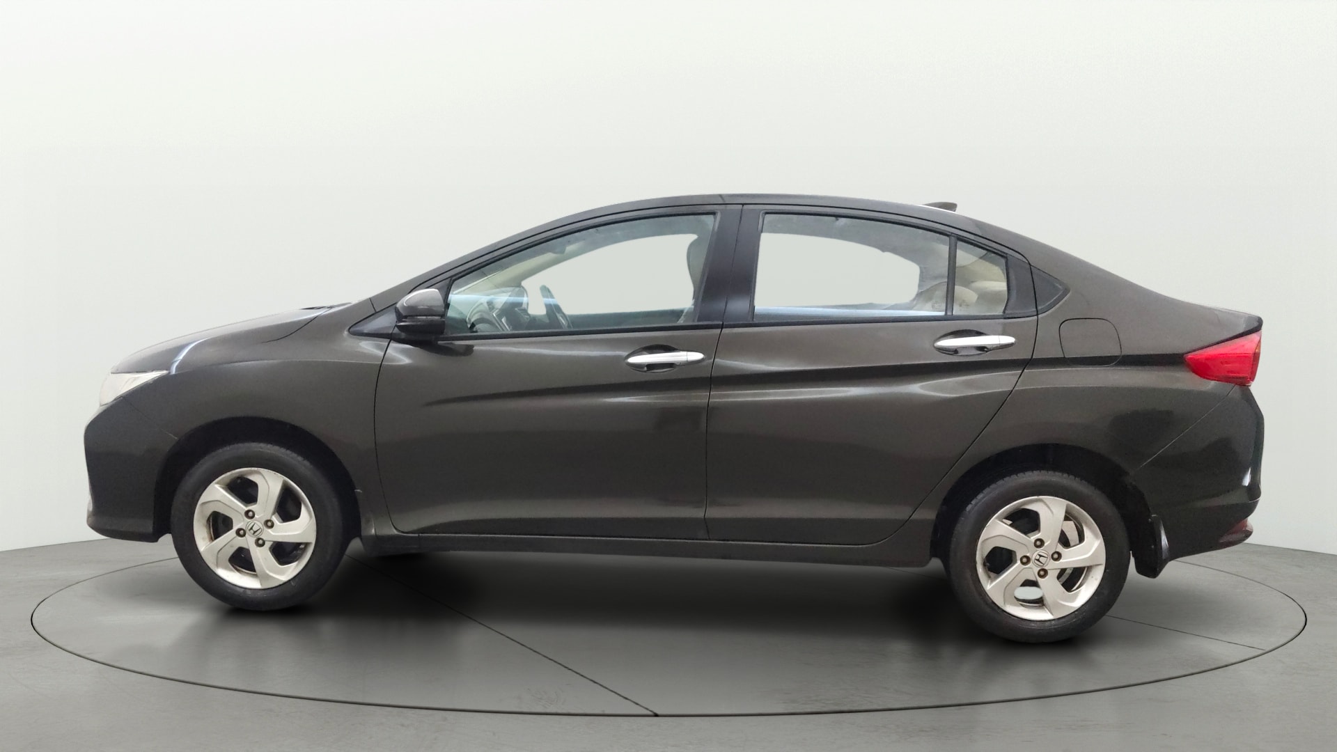 View 2015 Honda City ZX MT Diesel Anniversary Edition Image 6 Used 2015 Honda City ZX MT Diesel Anniversary Edition Image 6