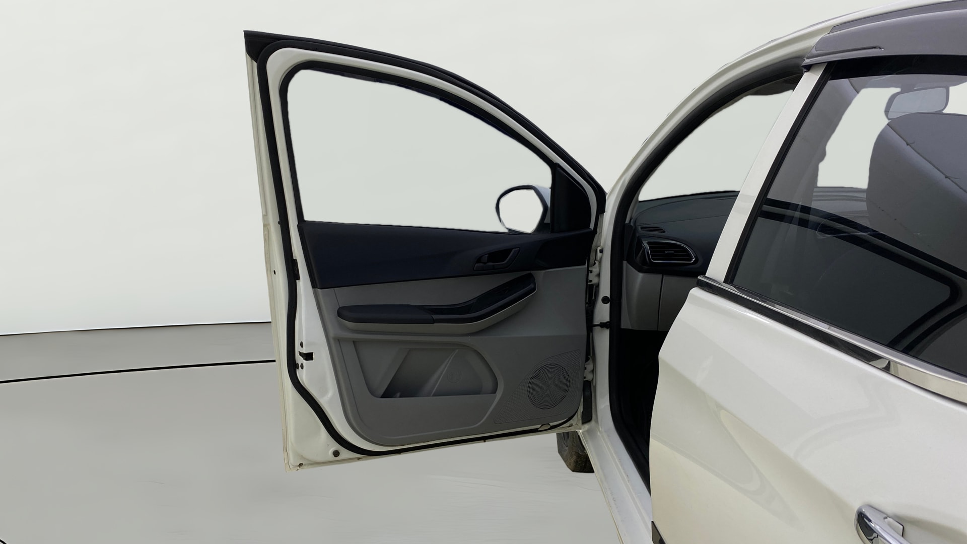 View 2021 Tata Tiago Revotorq XB Image 30 Used 2021 Tata Tiago Revotorq XB Image 30