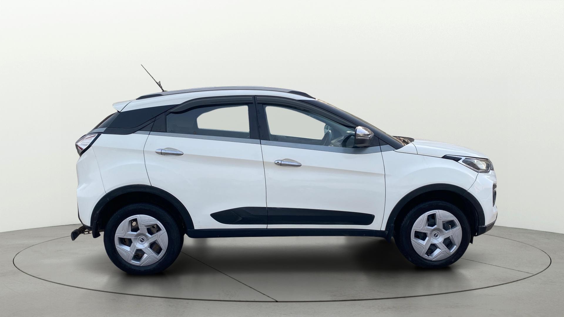 View 2020 Tata Nexon Revotorq XM Image 8 Used 2020 Tata Nexon Revotorq XM Image 8