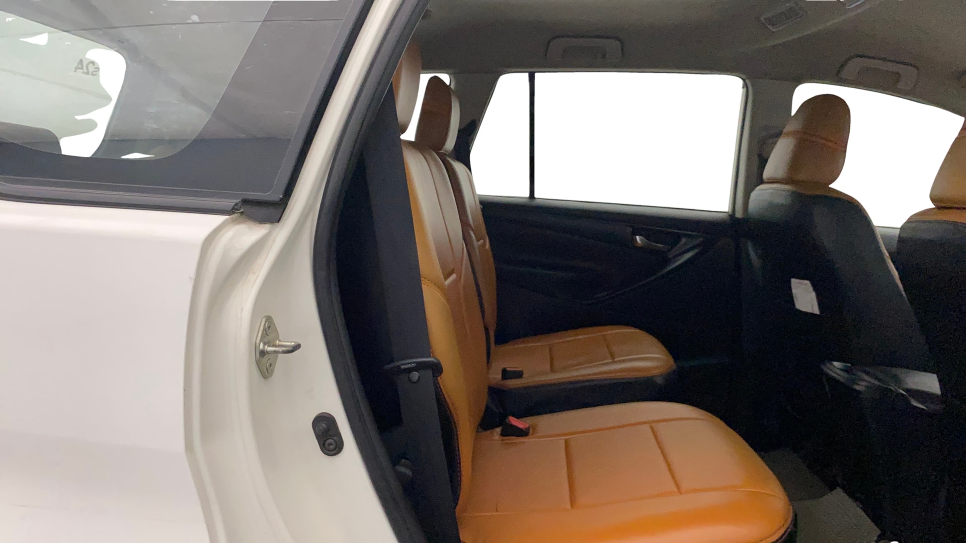 View 2021 Toyota Innova Crysta 2.4 G MT 7-Seater BS IV Image 30 Used 2021 Toyota Innova Crysta 2.4 G MT 7-Seater BS IV Image 30