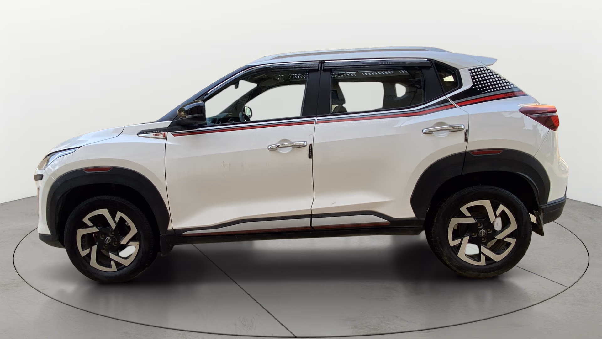 View 2023 Nissan Magnite XV MT Red Edition Image 5 Used 2023 Nissan Magnite XV MT Red Edition Image 5