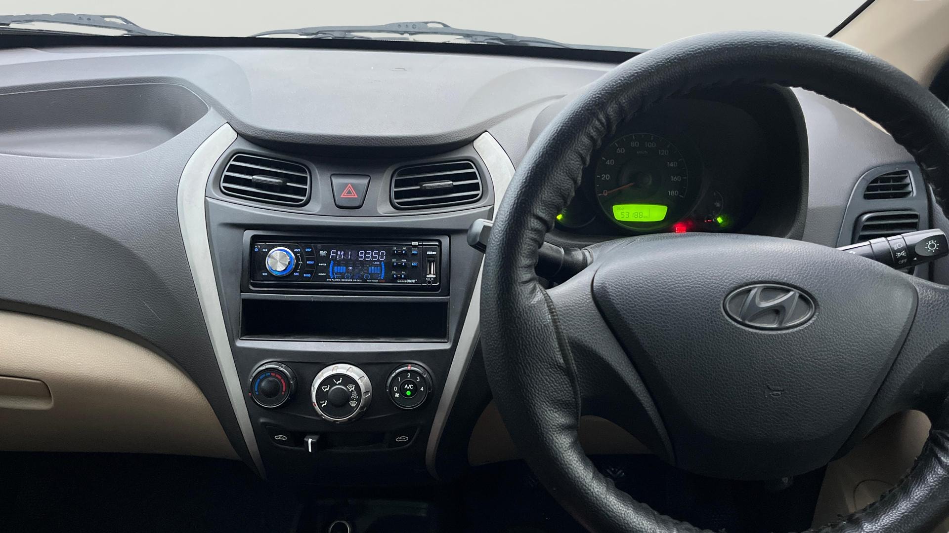 View 2018 Hyundai EON Era Plus Image 17 Used 2018 Hyundai EON Era Plus Image 17