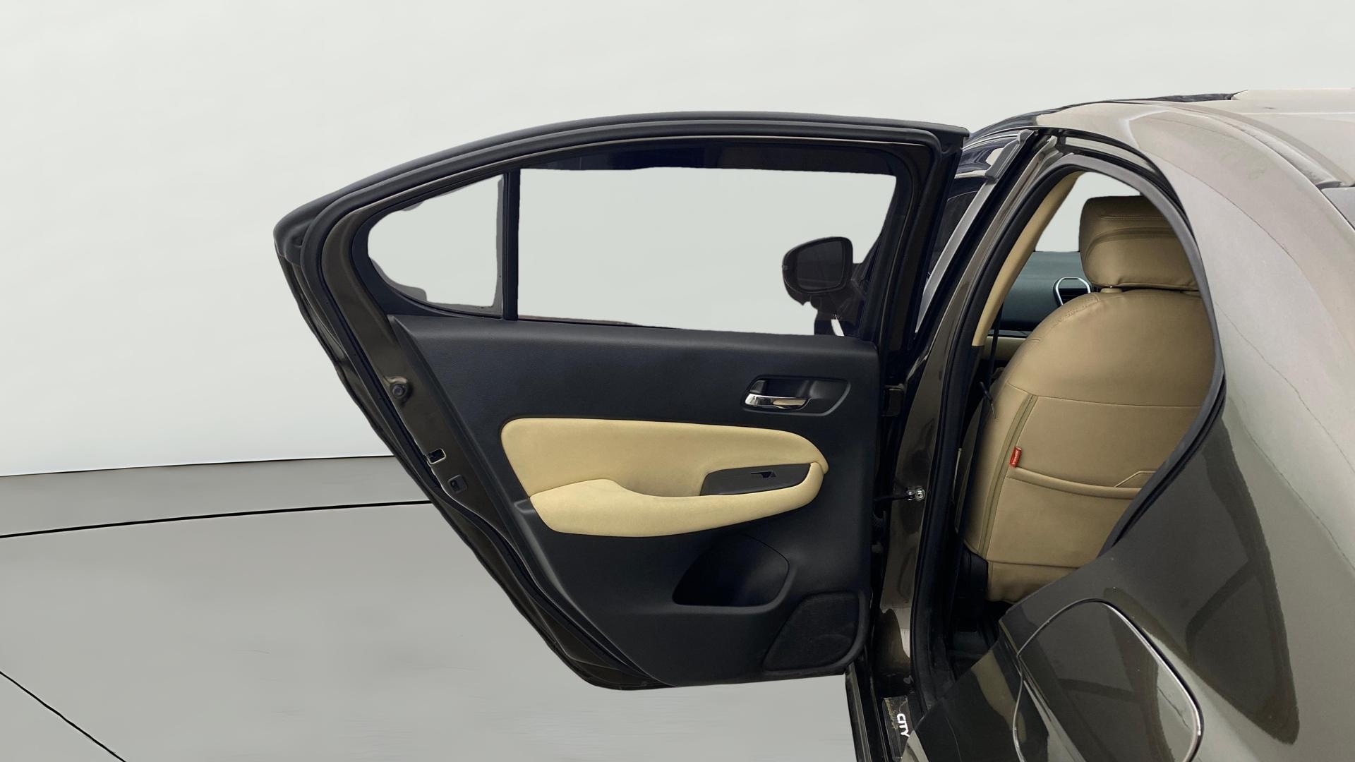View 2024 Honda City ZX MT Diesel Anniversary Edition Image 23 Used 2024 Honda City ZX MT Diesel Anniversary Edition Image 23