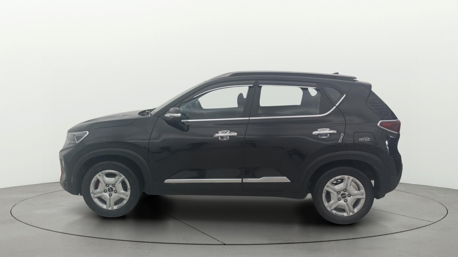 View 2023 Kia Sonet HTK Plus iMT Petrol Image 5 Used 2023 Kia Sonet HTK Plus iMT Petrol Image 5
