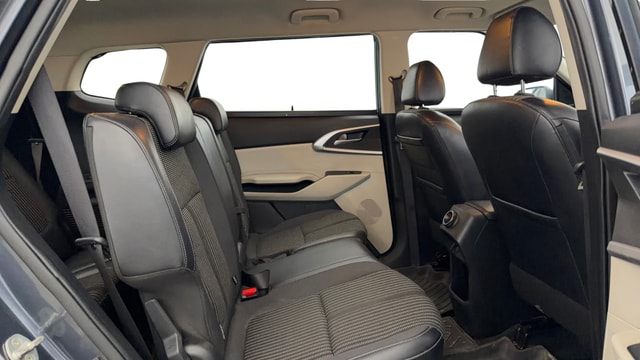 View Kia Carens Image 35 Used Kia Carens Image 35