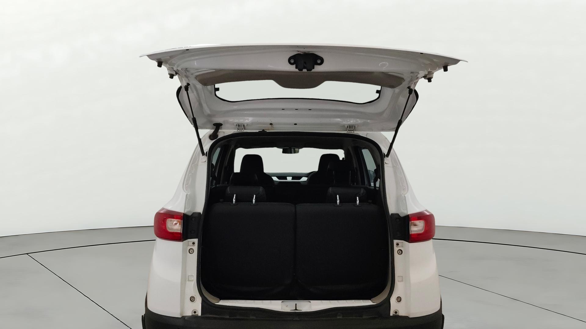View 2021 Renault Triber RXZ Image 17 Used 2021 Renault Triber RXZ Image 17