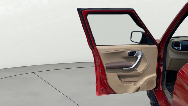 View Mahindra TUV300 Image 31 Used Mahindra TUV300 Image 31