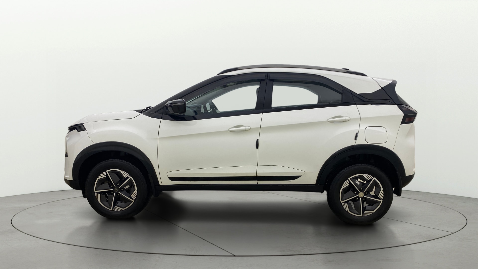 View 2024 Tata Nexon Revotron XE Image 6 Used 2024 Tata Nexon Revotron XE Image 6