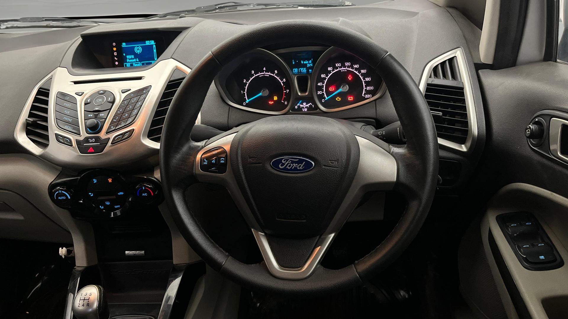 View 2015 Ford EcoSport 1.5 TDCi Diesel Ambiente BS IV Image 20 Used 2015 Ford EcoSport 1.5 TDCi Diesel Ambiente BS IV Image 20