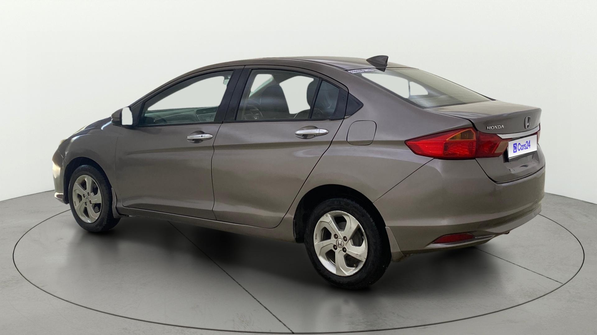View 2015 Honda City ZX MT Diesel Anniversary Edition Image 2 Used 2015 Honda City ZX MT Diesel Anniversary Edition Image 2
