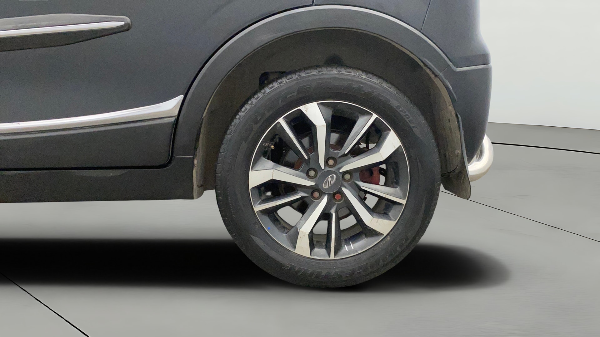 View 2019 Mahindra XUV300 W4 Petrol BS IV Image 8 Used 2019 Mahindra XUV300 W4 Petrol BS IV Image 8