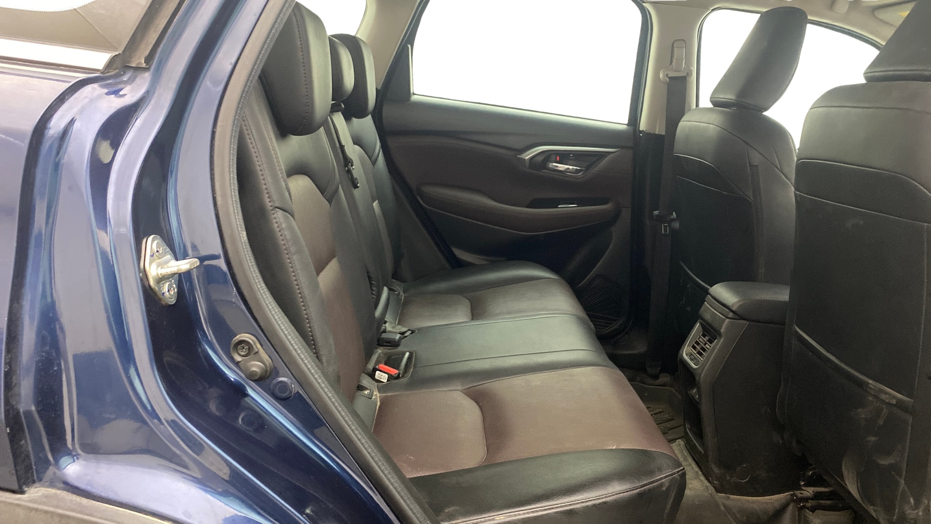 View 2023 Maruti Suzuki 1000 Base Variant Image 30 Used 2023 Maruti Suzuki 1000 Base Variant Image 30