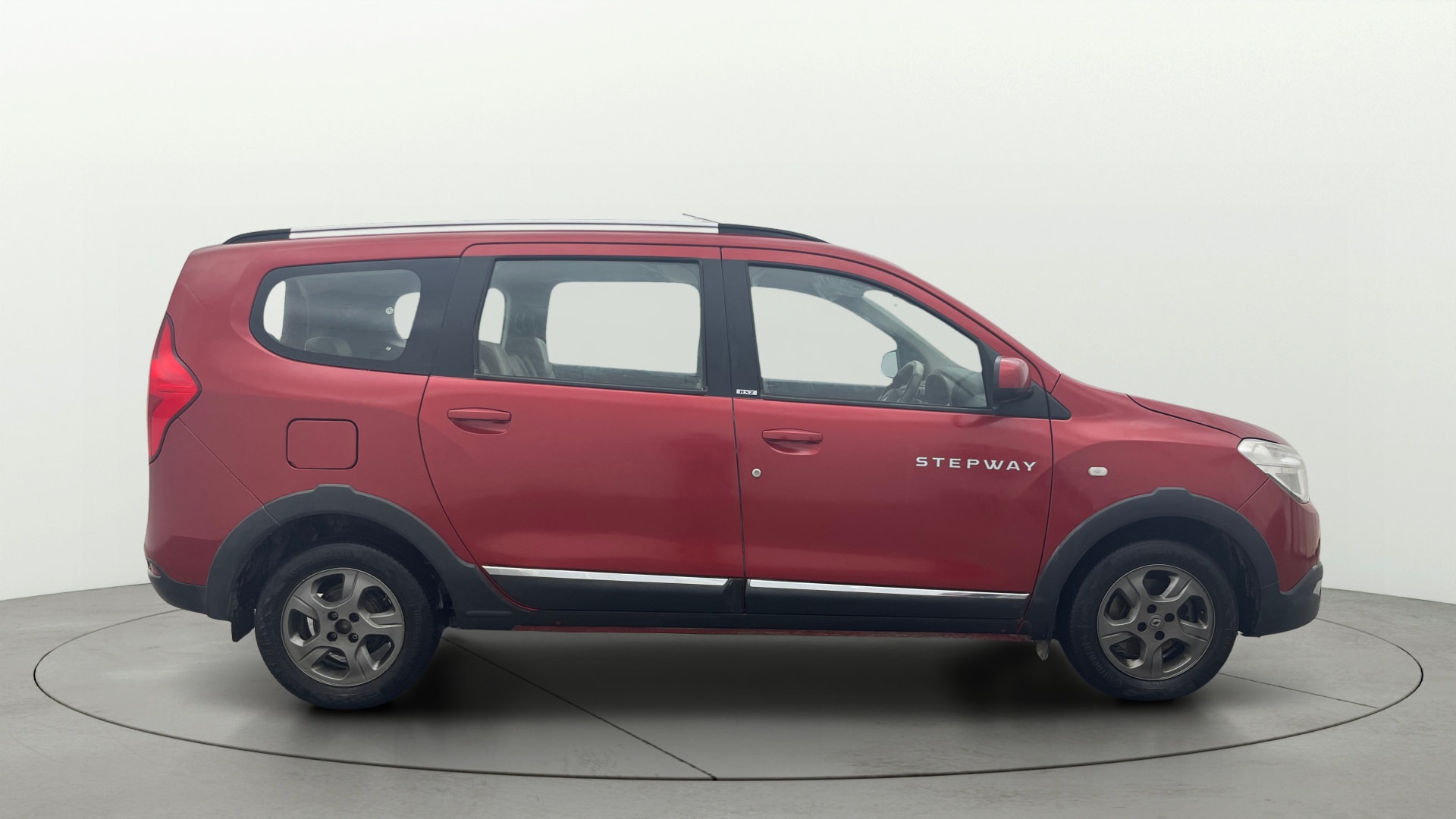 View 2017 Renault Lodgy Stepway RXZ 85PS 8 seater Image 29 Used 2017 Renault Lodgy Stepway RXZ 85PS 8 seater Image 29