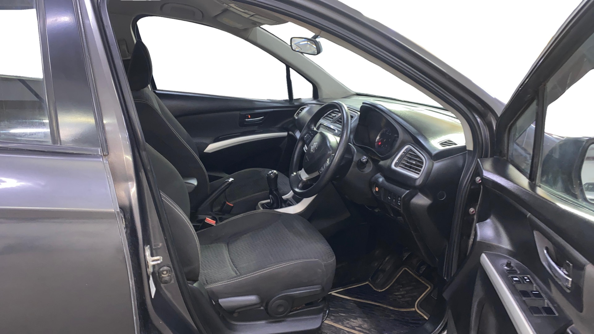 View 2016 Maruti Suzuki 1000 Base Variant Image 18 Used 2016 Maruti Suzuki 1000 Base Variant Image 18