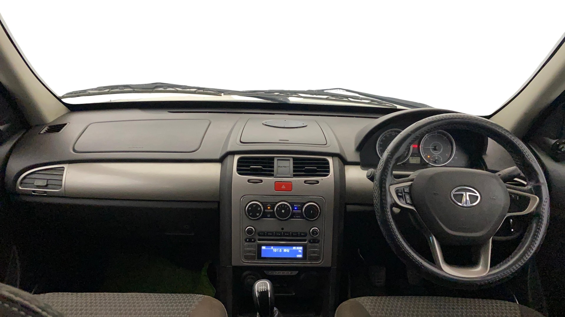View 2017 Tata Aria Pleasure 4x2 BS4 Image 16 Used 2017 Tata Aria Pleasure 4x2 BS4 Image 16