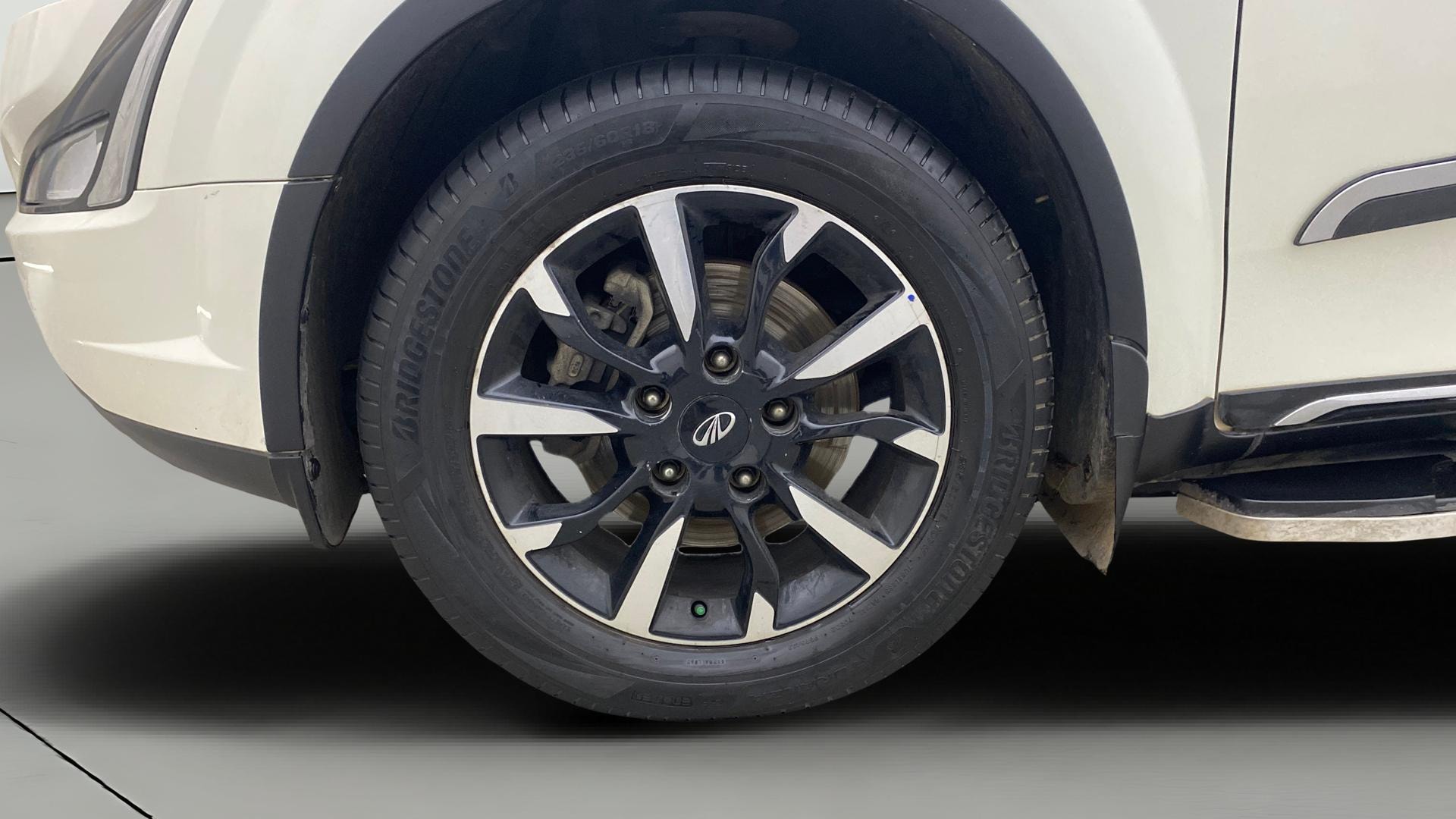 View 2021 Mahindra XUV500 W11 Image 37 Used 2021 Mahindra XUV500 W11 Image 37