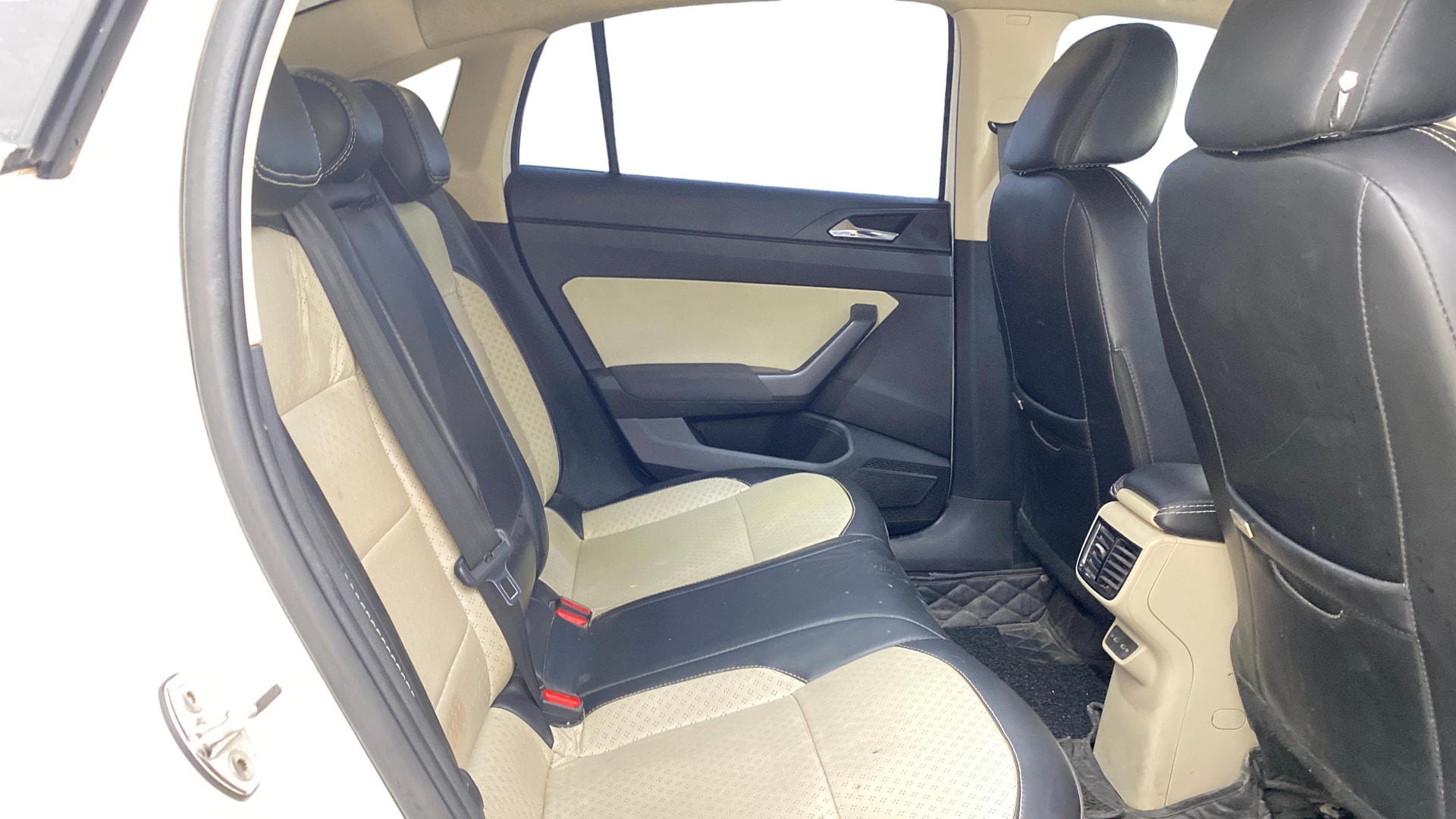 View 2024 Skoda Slavia Ambition 1.0 TSI MT Image 29 Used 2024 Skoda Slavia Ambition 1.0 TSI MT Image 29