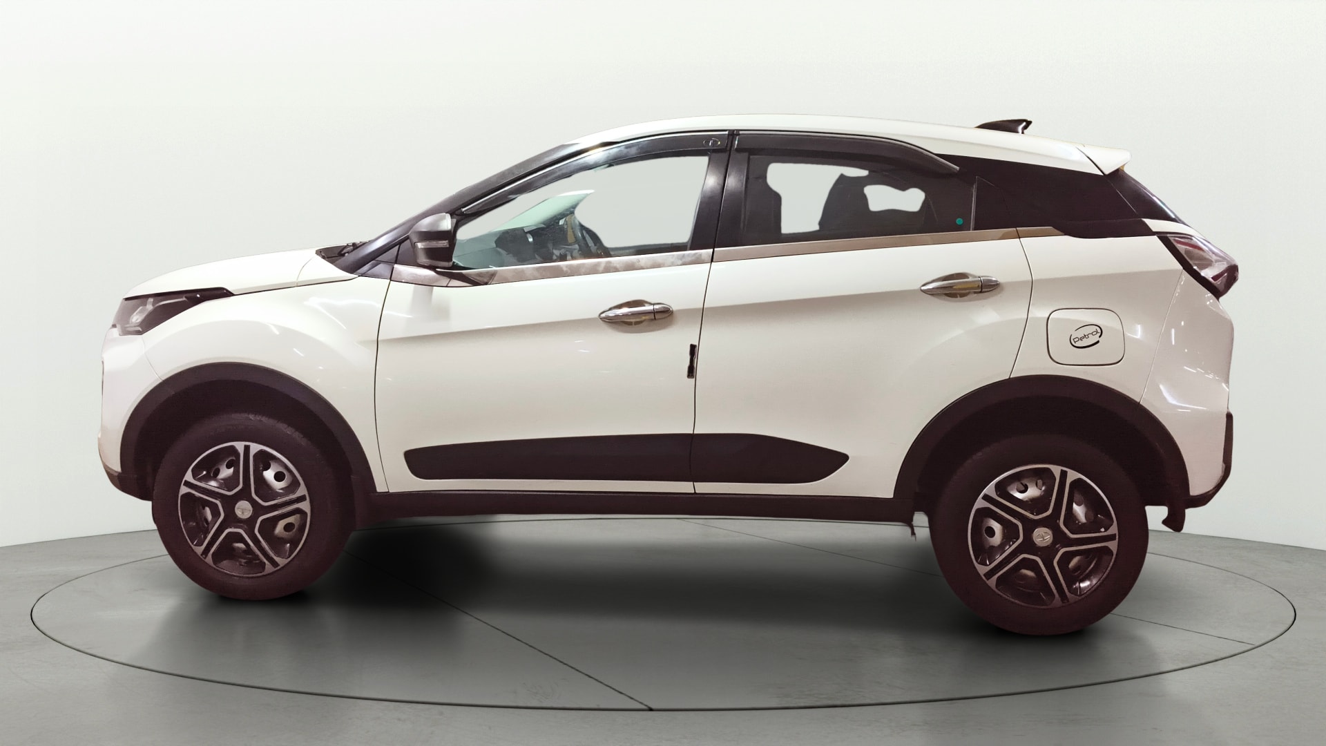View 2023 Tata Nexon Revotron XE Image 5 Used 2023 Tata Nexon Revotron XE Image 5