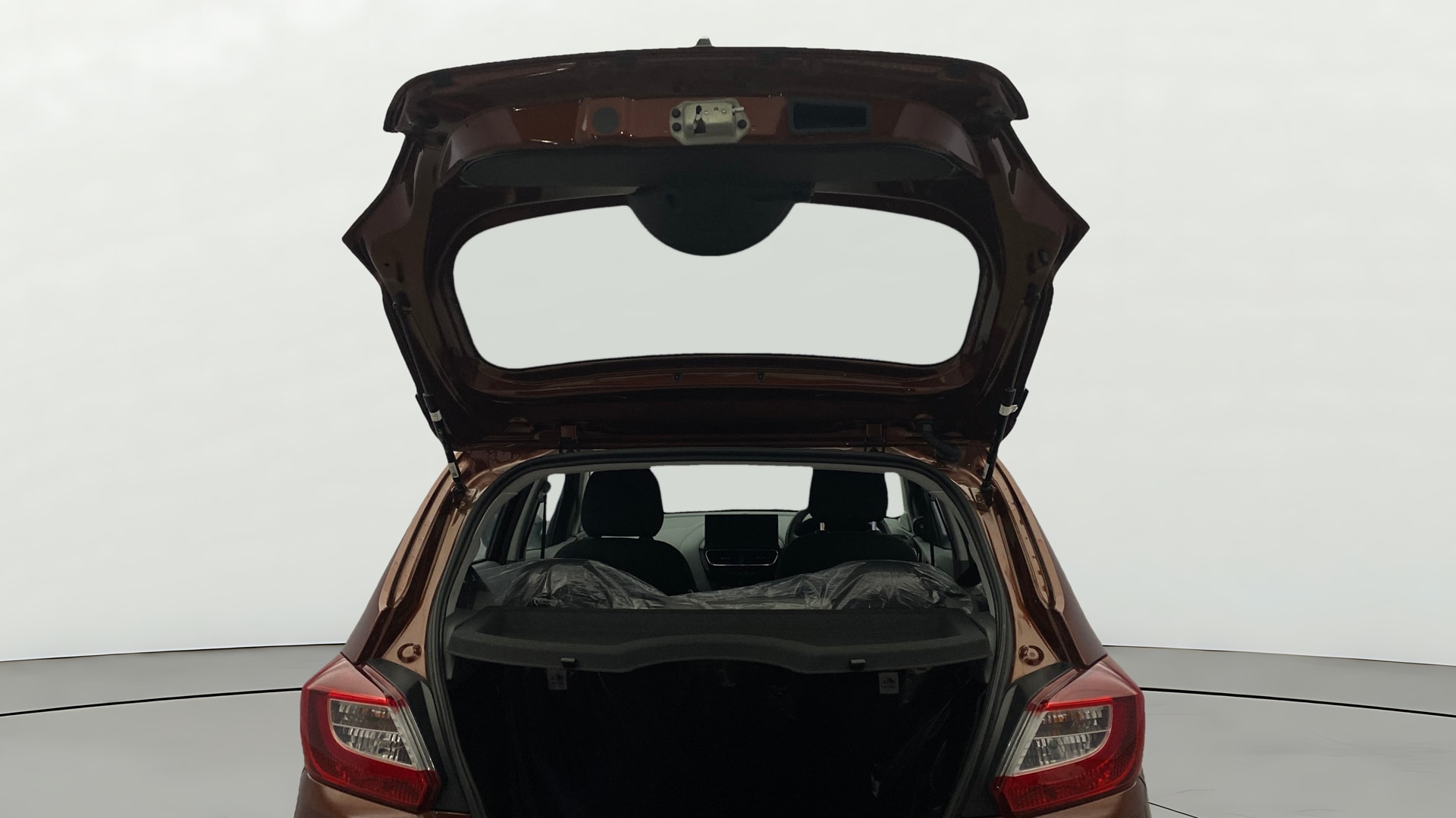 View 2025 Tata Tiago Revotorq XB Image 16 Used 2025 Tata Tiago Revotorq XB Image 16