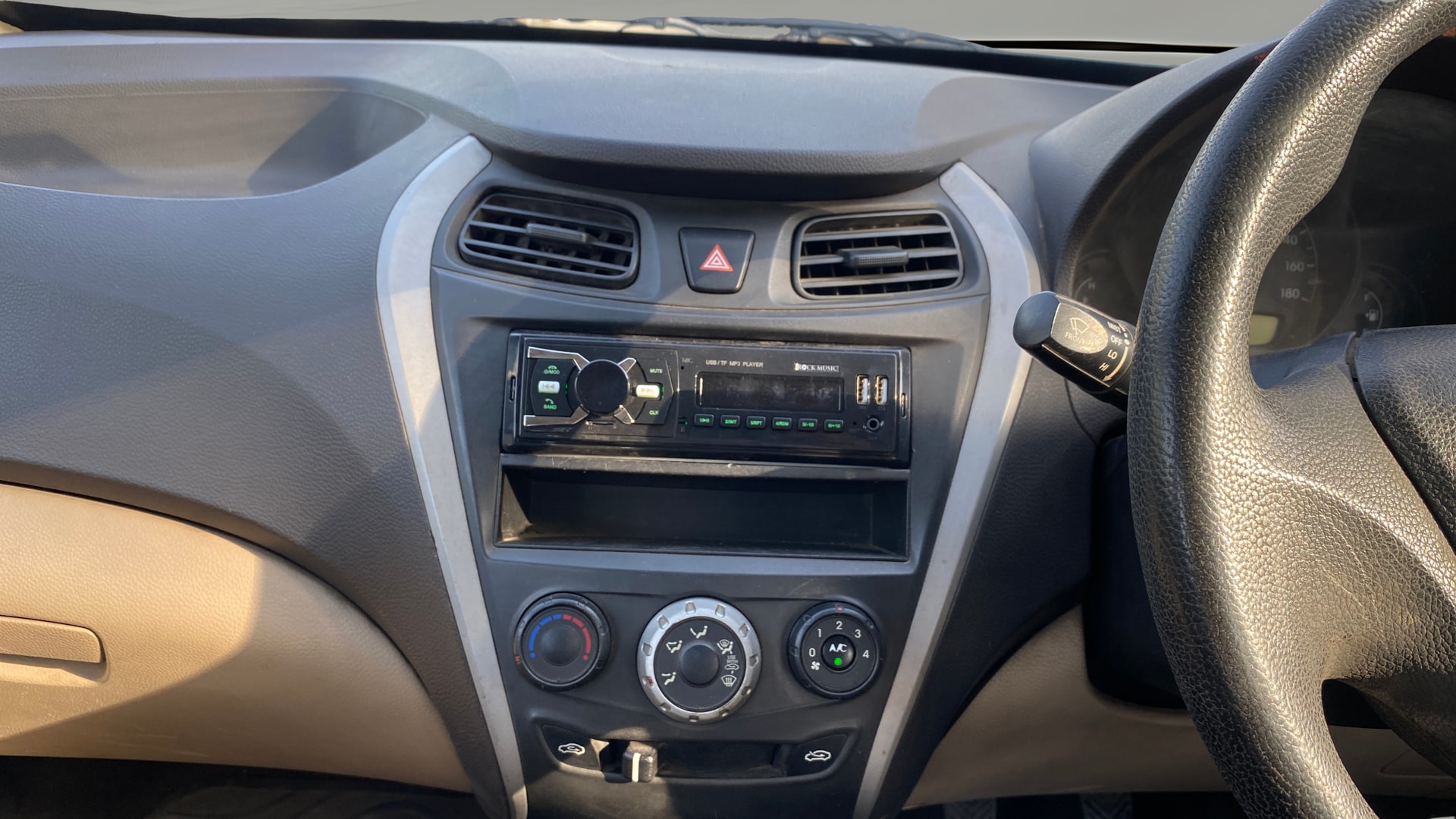 View 2016 Hyundai EON Era Plus Image 17 Used 2016 Hyundai EON Era Plus Image 17