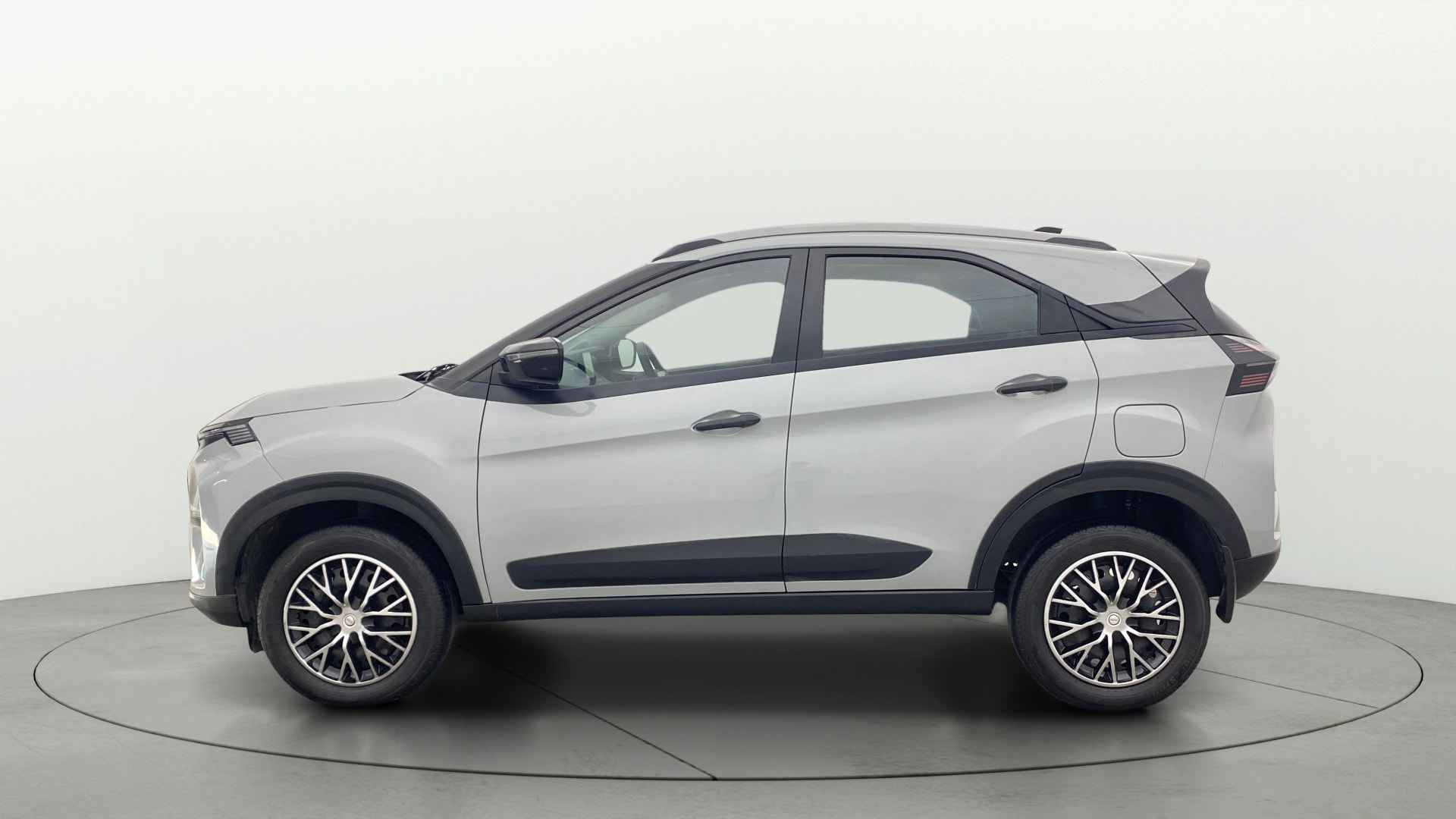 View 2023 Tata Nexon Revotron XE Image 5 Used 2023 Tata Nexon Revotron XE Image 5