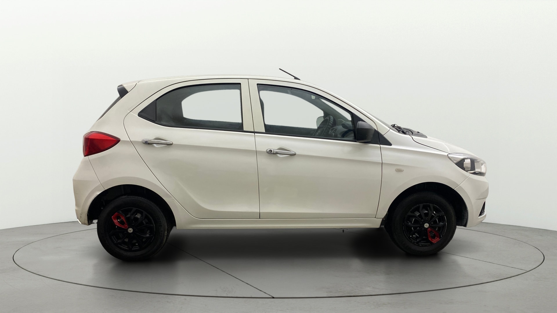View 2019 Tata Tigor XE Diesel Image 8 Used 2019 Tata Tigor XE Diesel Image 8
