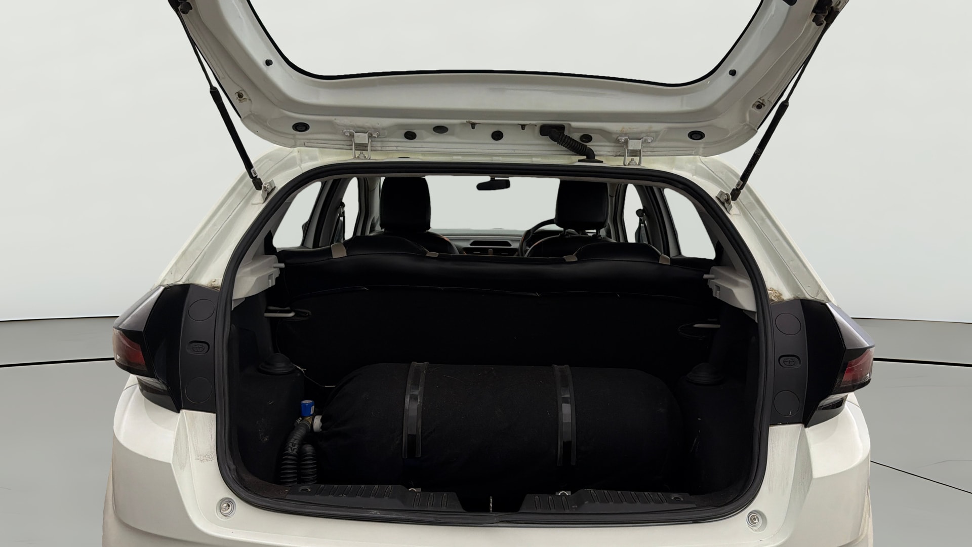 View 2021 Tata Altroz XE Petrol Image 36 Used 2021 Tata Altroz XE Petrol Image 36