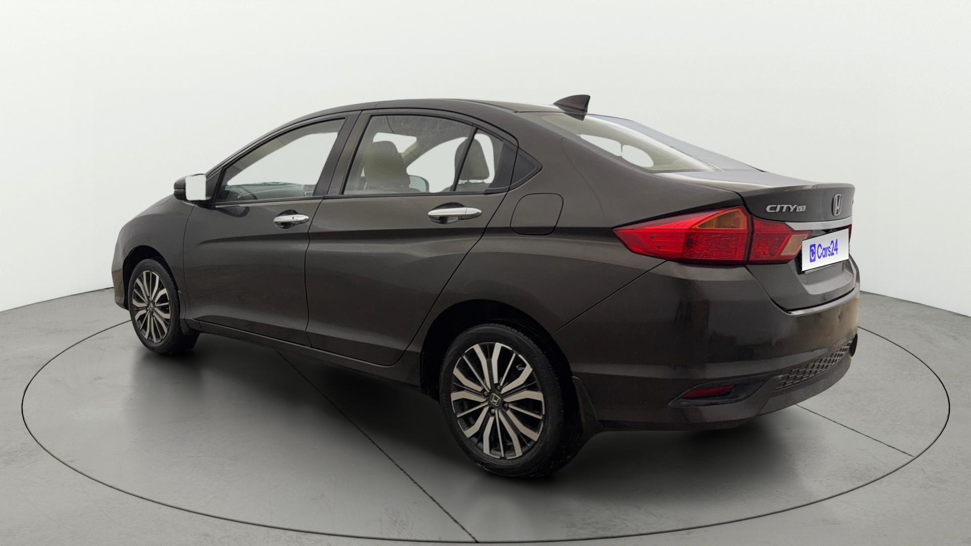 View 2017 Honda City ZX MT Diesel Anniversary Edition Image 2 Used 2017 Honda City ZX MT Diesel Anniversary Edition Image 2
