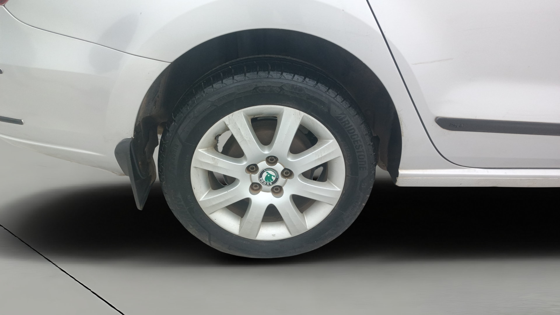 View 2013 Skoda Rapid 1.6 MPI Ambition Petrol BS IV Image 24 Used 2013 Skoda Rapid 1.6 MPI Ambition Petrol BS IV Image 24