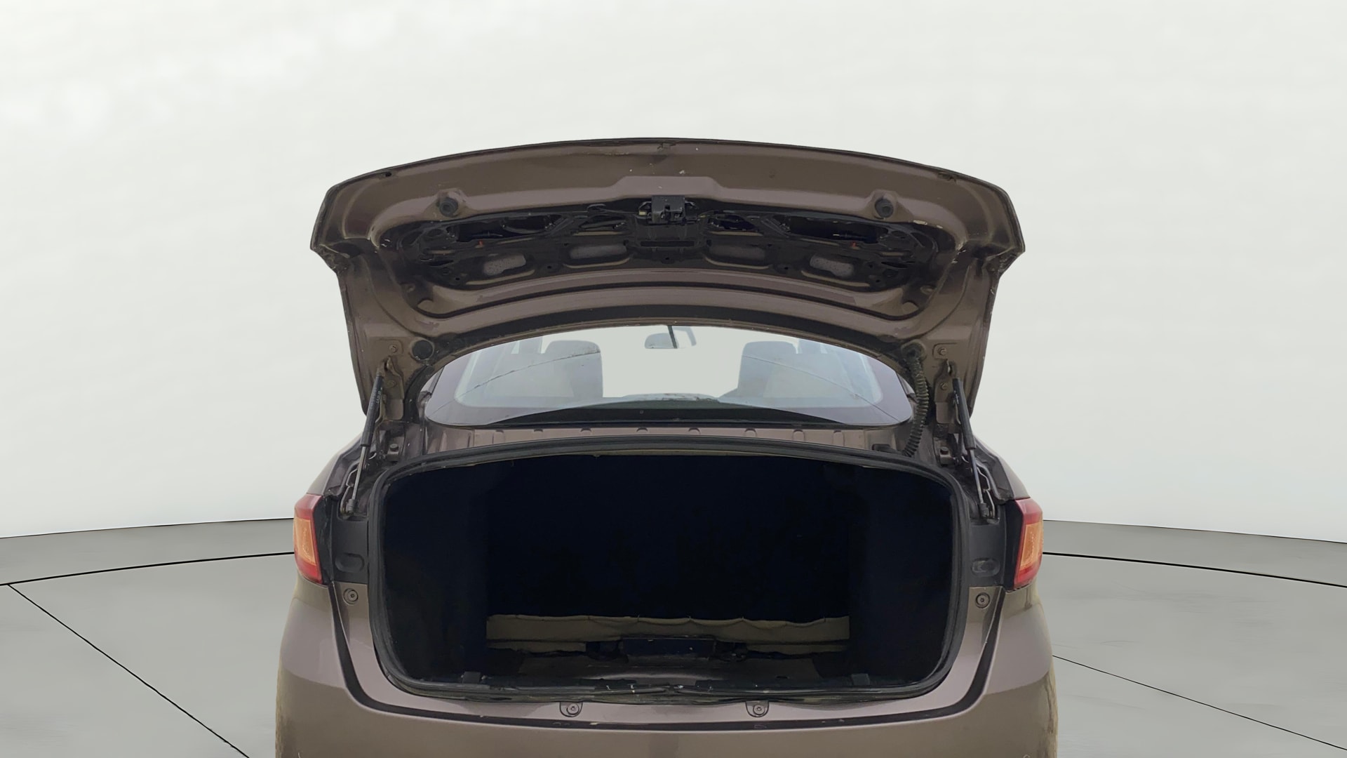 View 2018 Tata Tigor XT Petrol Image 16 Used 2018 Tata Tigor XT Petrol Image 16