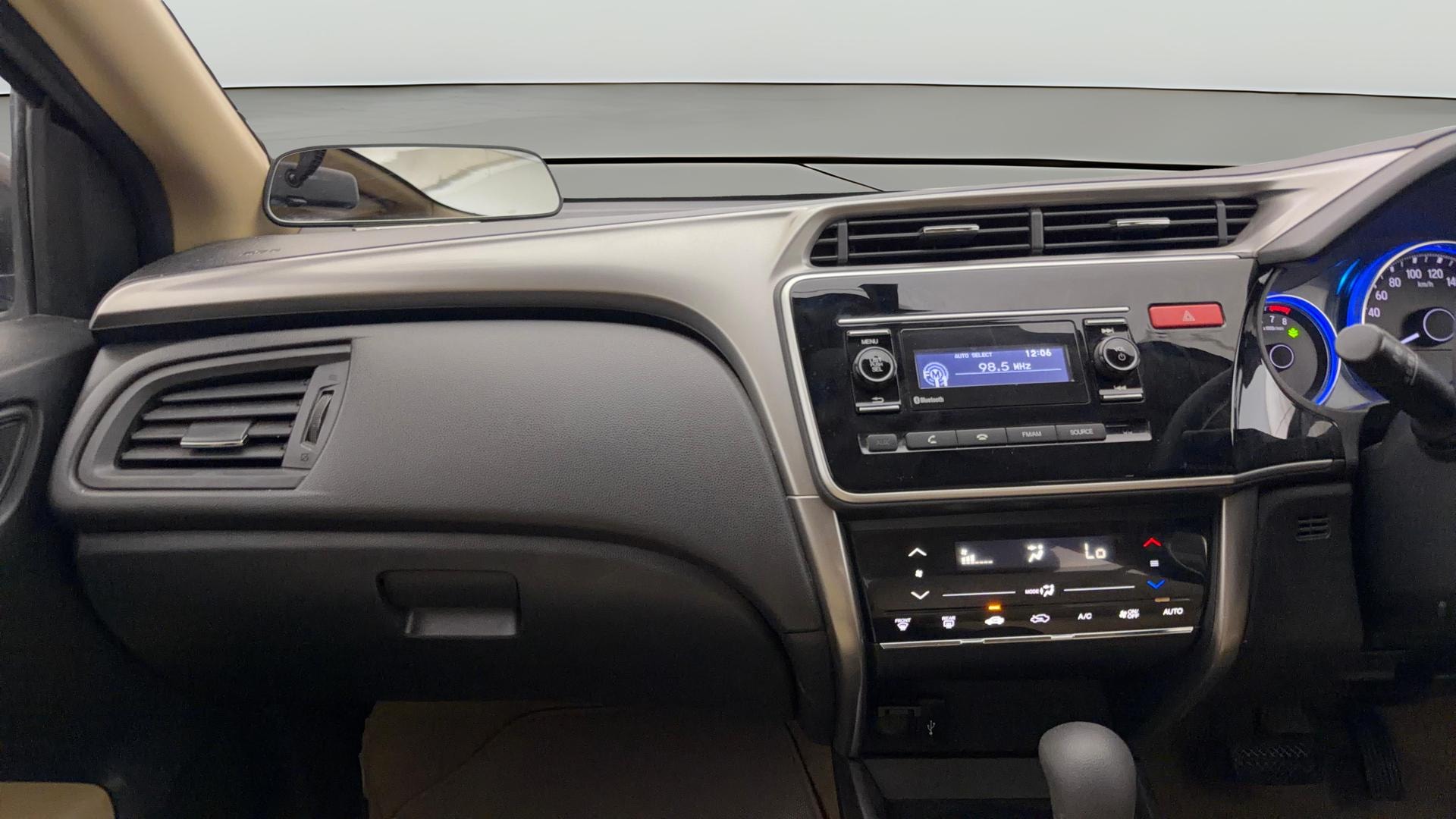 View 2014 Honda City ZX MT Diesel Anniversary Edition Image 18 Used 2014 Honda City ZX MT Diesel Anniversary Edition Image 18