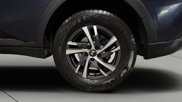 View Mahindra XUV700 Image 11 Used Mahindra XUV700 Image 11