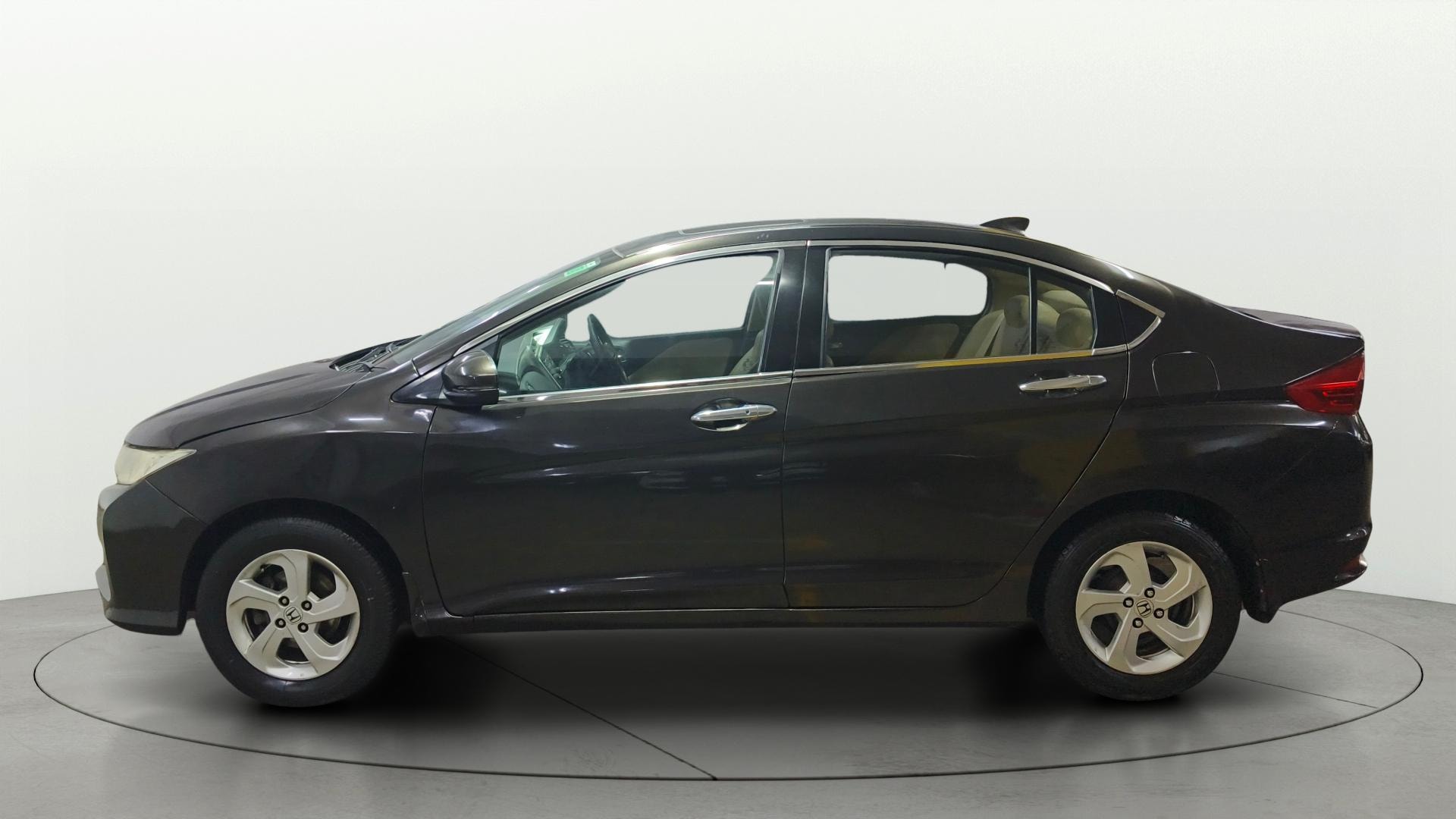 View 2015 Honda City ZX MT Diesel Anniversary Edition Image 6 Used 2015 Honda City ZX MT Diesel Anniversary Edition Image 6