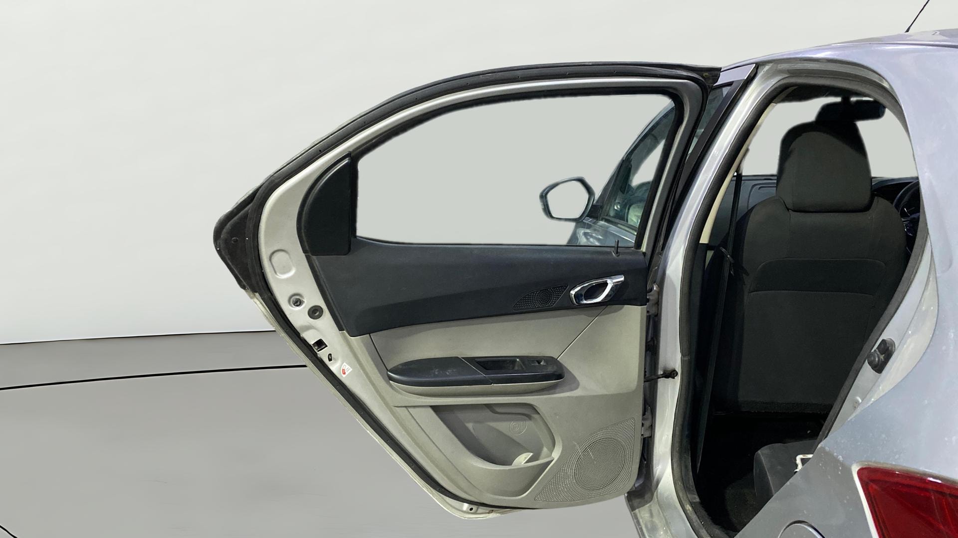 View 2018 Tata Tiago Revotorq XB Image 22 Used 2018 Tata Tiago Revotorq XB Image 22