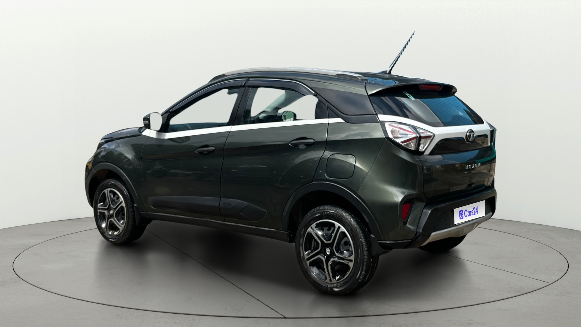 View 2021 Tata Nexon Revotron XE Image 2 Used 2021 Tata Nexon Revotron XE Image 2