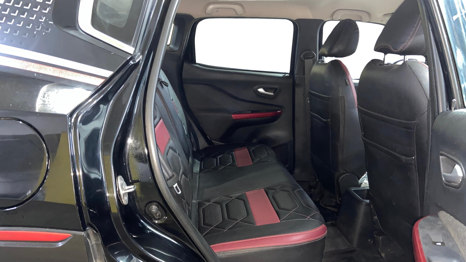 View 2024 Nissan Magnite Turbo XV CVT Red Edition Image 29 Used 2024 Nissan Magnite Turbo XV CVT Red Edition Image 29