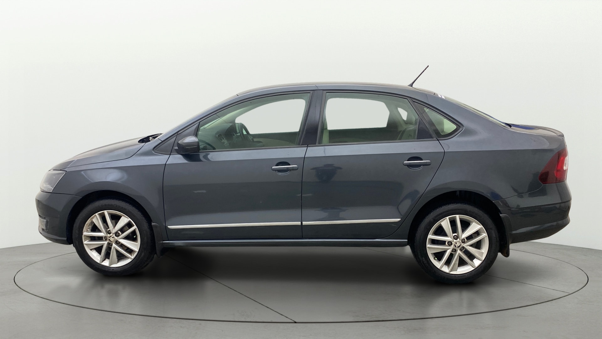 View 2021 Skoda Rapid 1.5 TDI CR Active BS IV Image 5 Used 2021 Skoda Rapid 1.5 TDI CR Active BS IV Image 5