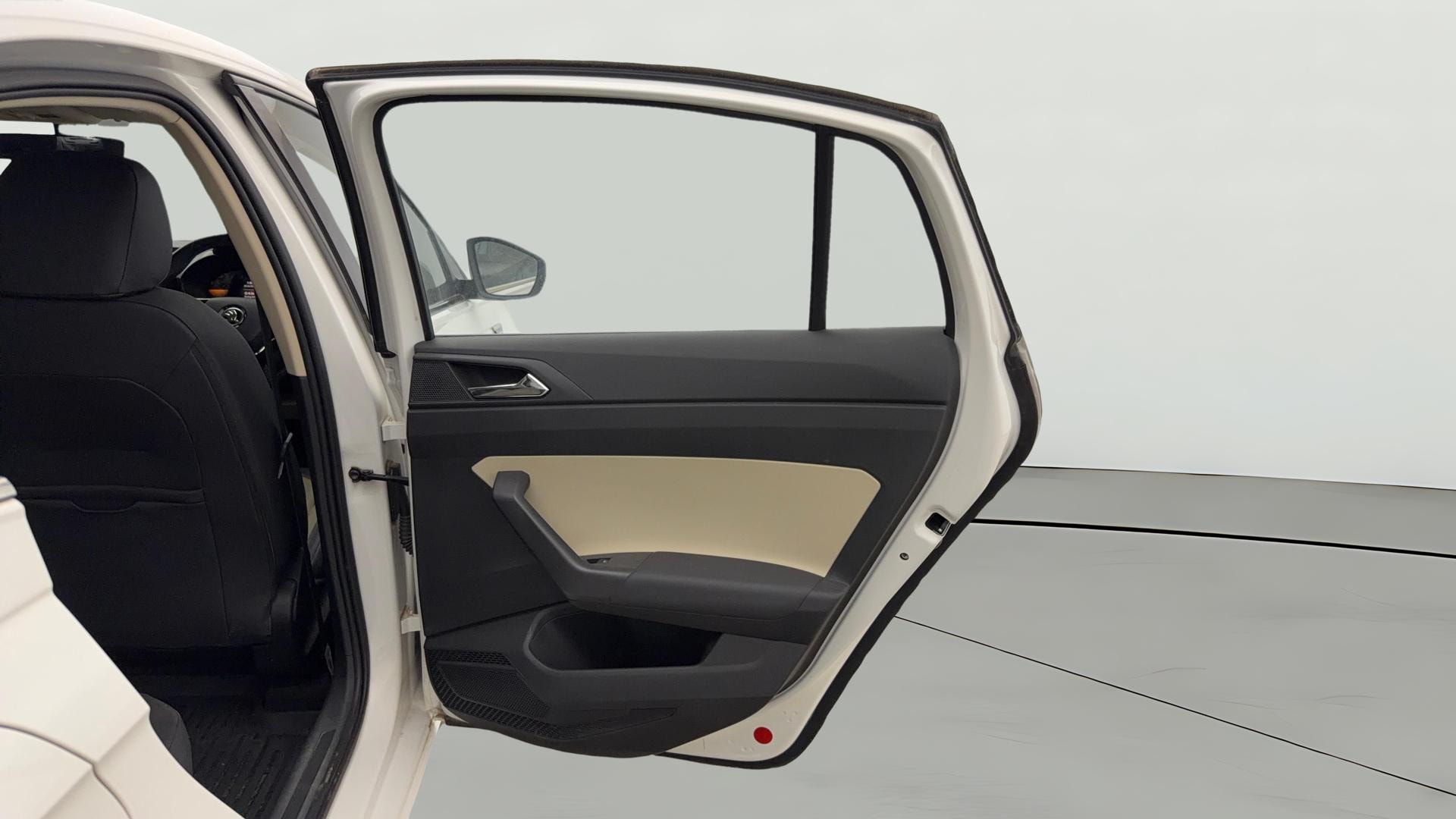 View 2024 Skoda Slavia Style 1.5 TSI DSG Image 6 Used 2024 Skoda Slavia Style 1.5 TSI DSG Image 6