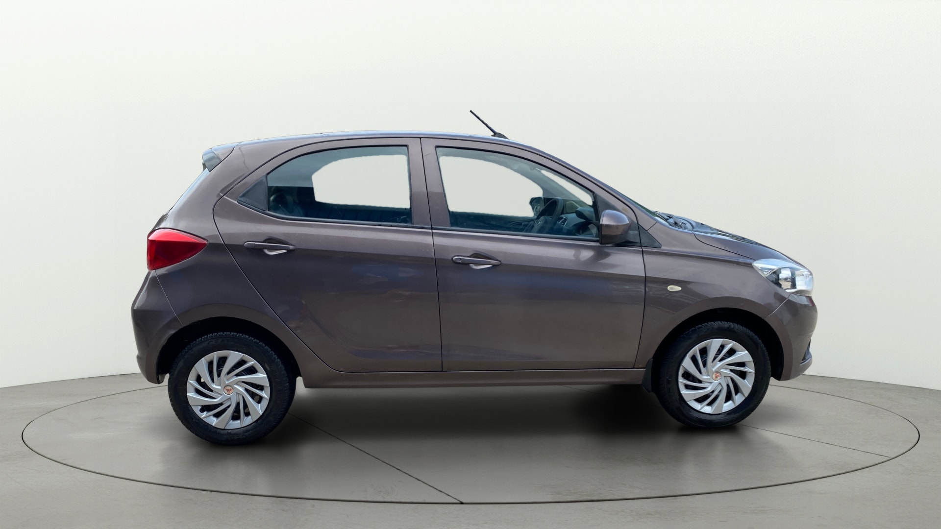 View 2017 Tata Tiago Revotorq XB Image 8 Used 2017 Tata Tiago Revotorq XB Image 8
