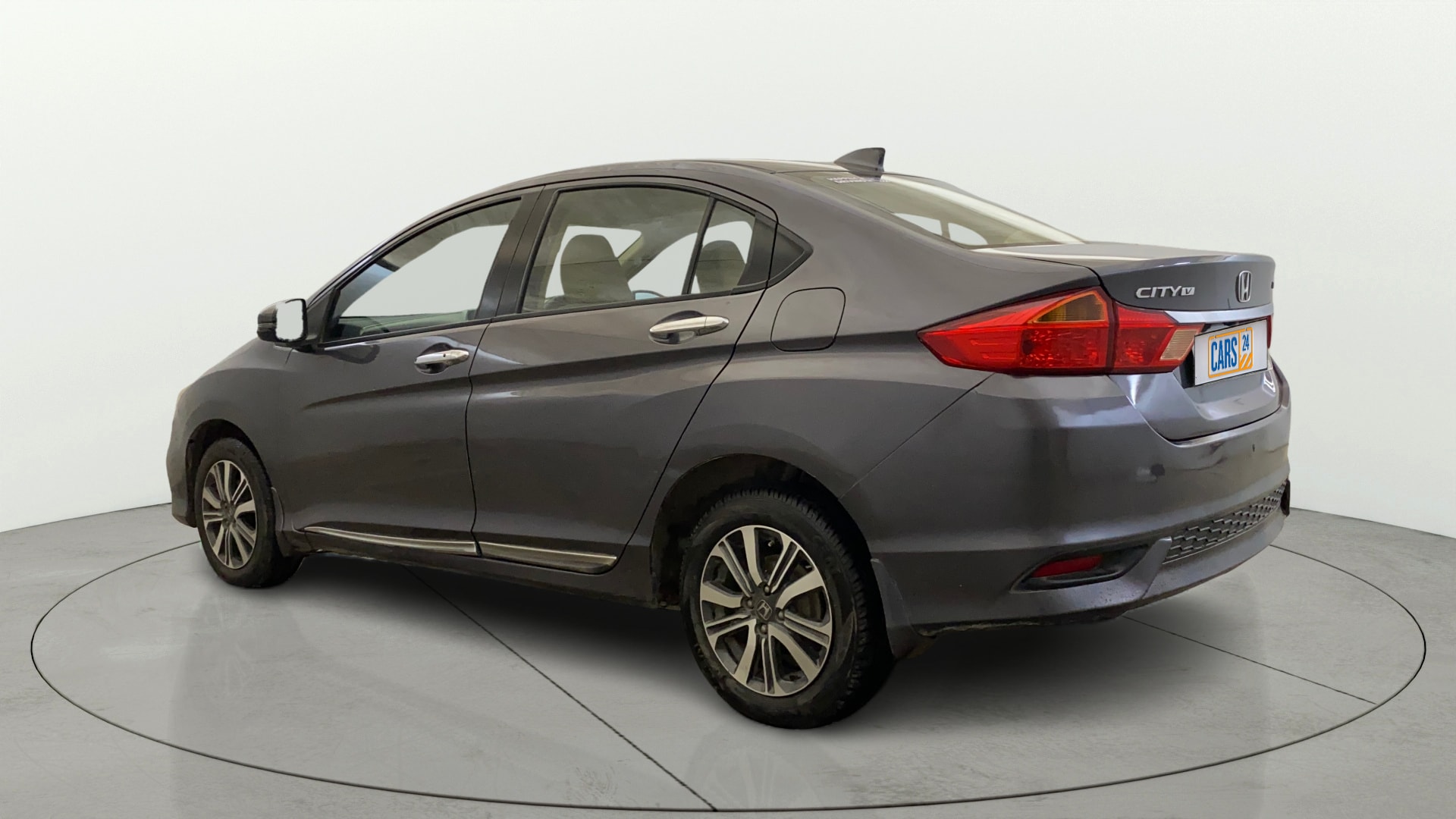 View 2017 Honda City ZX MT Diesel Anniversary Edition Image 2 Used 2017 Honda City ZX MT Diesel Anniversary Edition Image 2