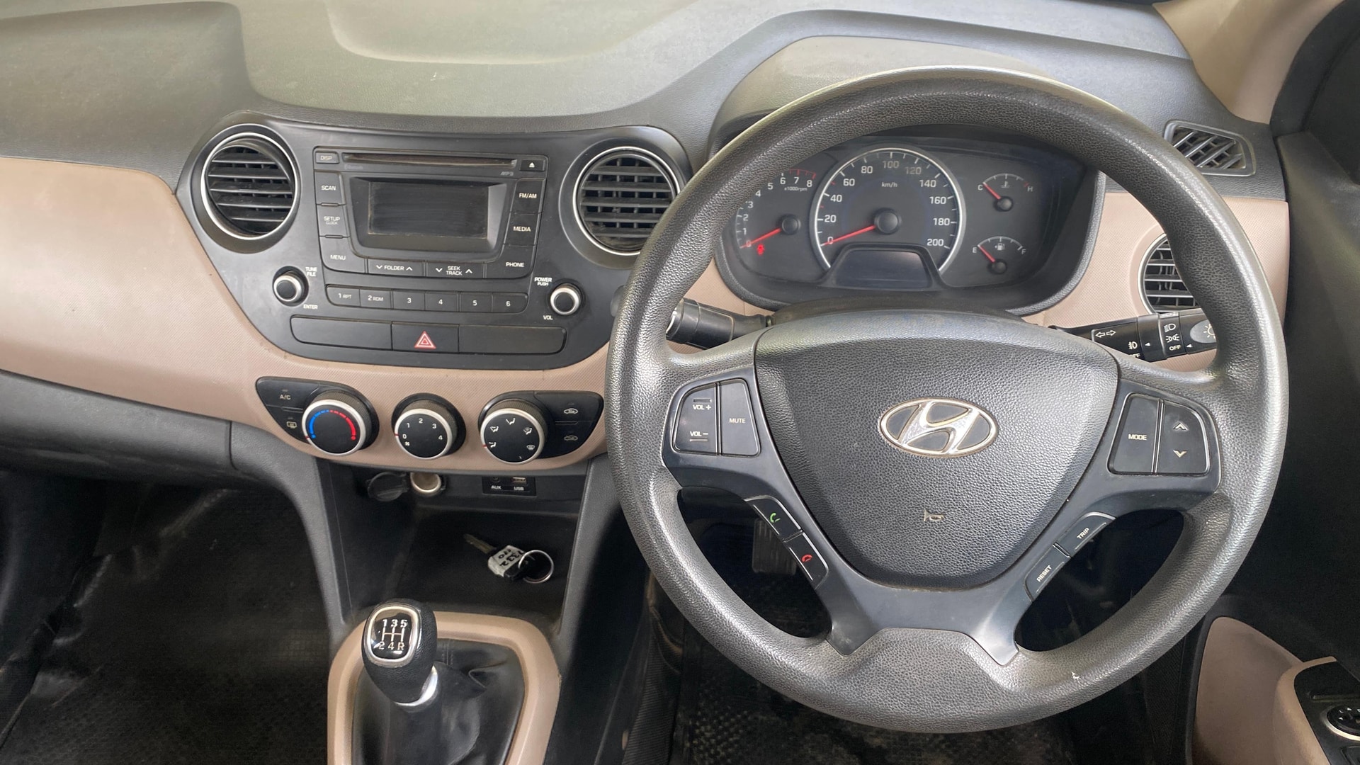 View 2016 Hyundai Grand i10 Sportz 1.2 Kappa Image 20 Used 2016 Hyundai Grand i10 Sportz 1.2 Kappa Image 20