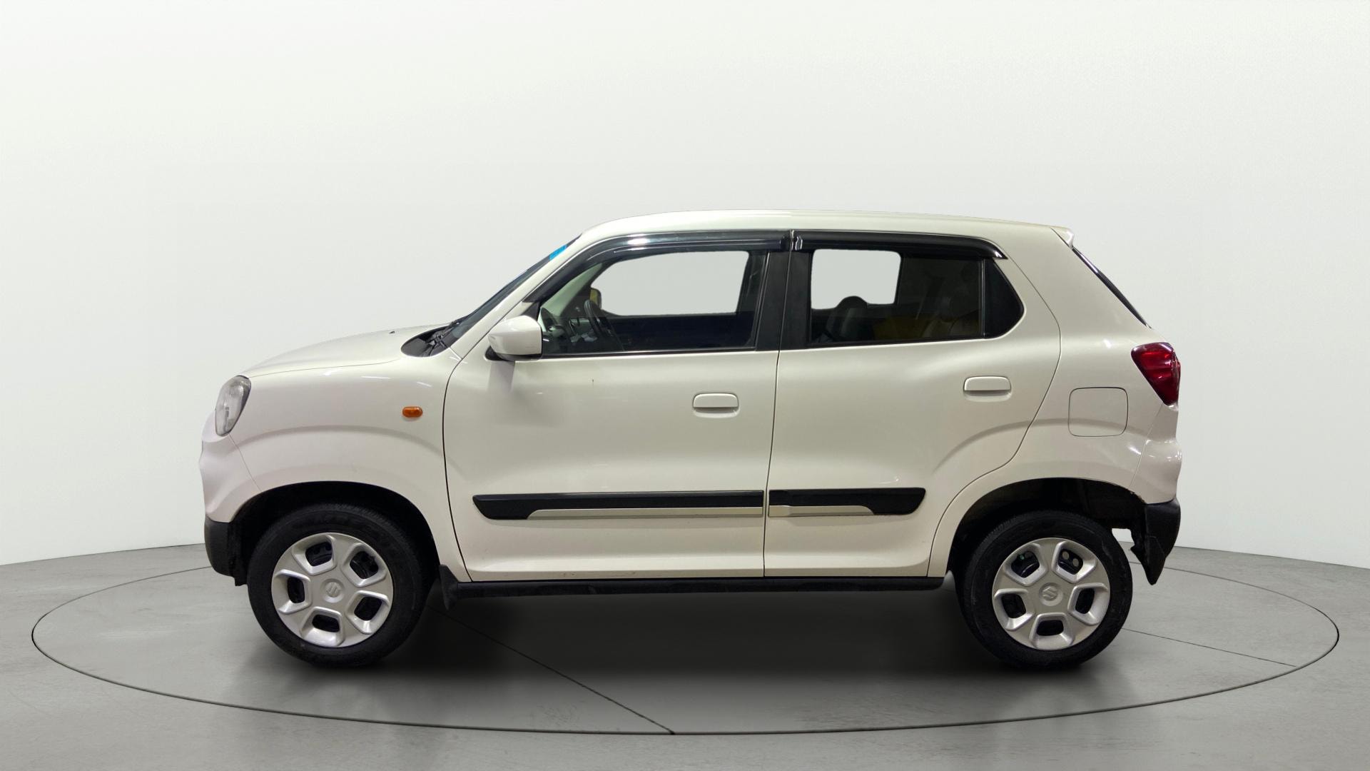 View 2022 Maruti Suzuki 1000 Base Variant Image 5 Used 2022 Maruti Suzuki 1000 Base Variant Image 5