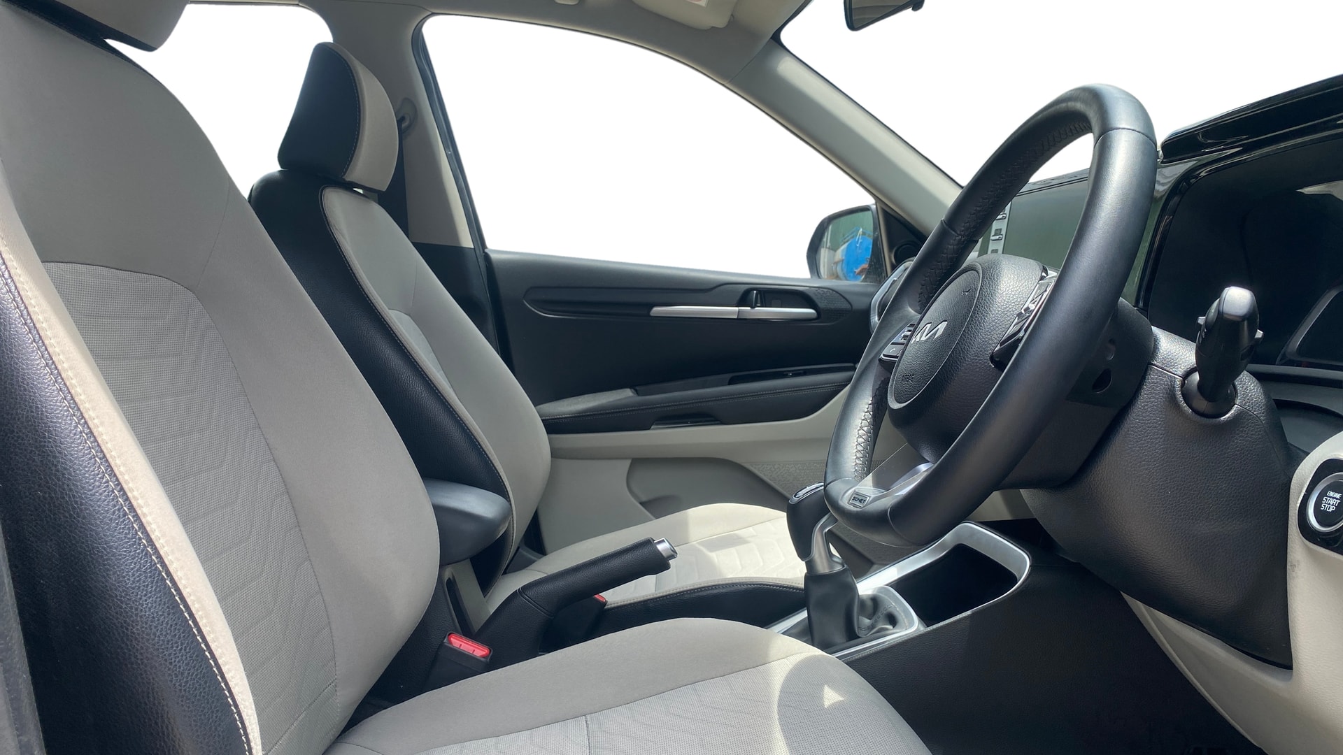 View 2022 Kia Sonet HTE Petrol Image 18 Used 2022 Kia Sonet HTE Petrol Image 18