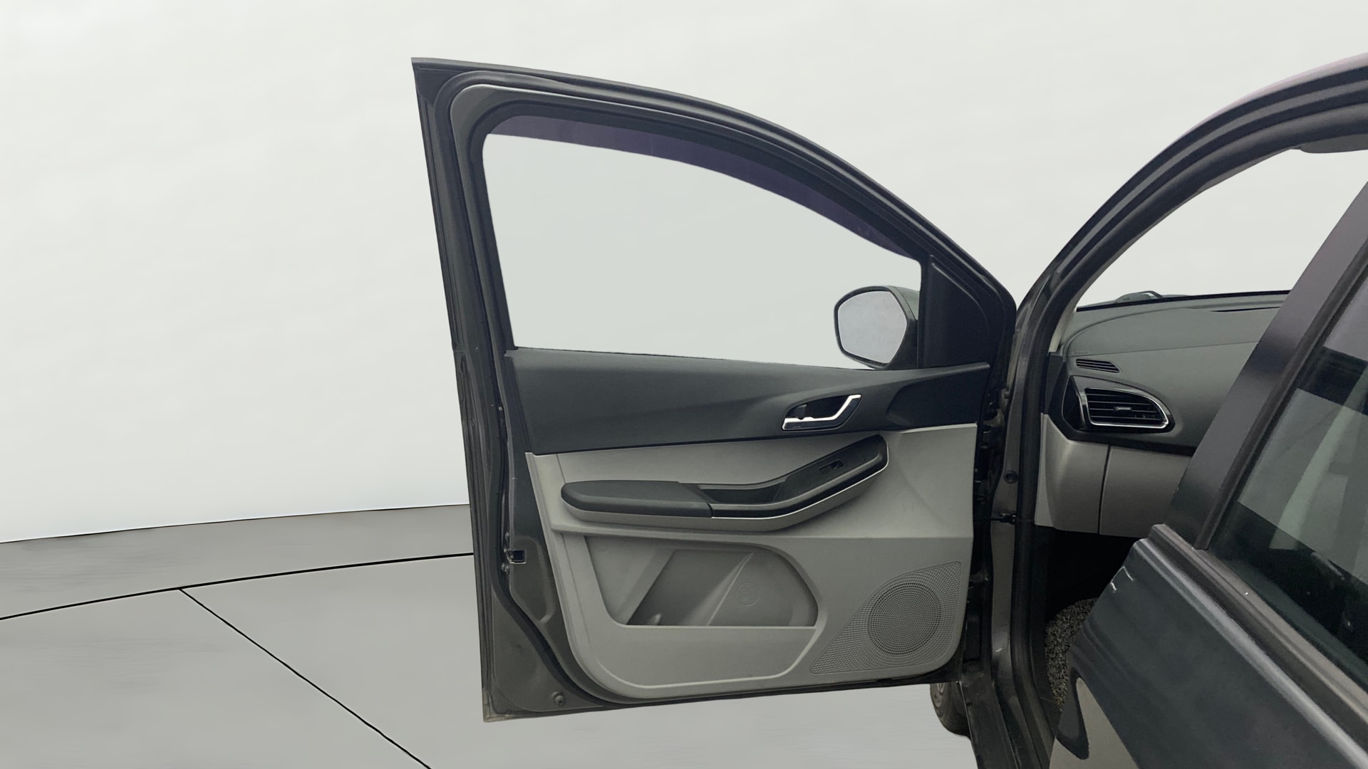View 2021 Tata Tiago Revotorq XB Image 31 Used 2021 Tata Tiago Revotorq XB Image 31